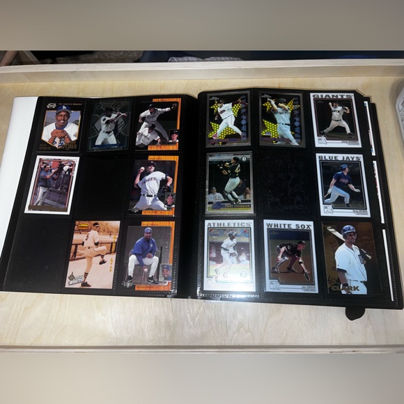 Mystery Box of Sports Cards - Picture 6 of 7